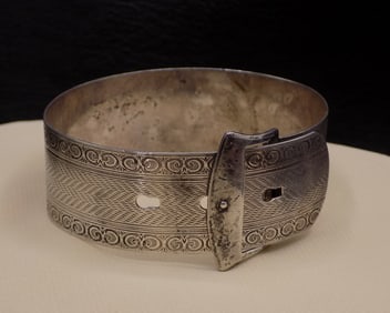 Unusual vintage sterling silver bracelet in shape of belt