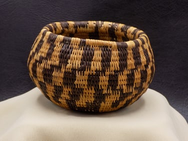 Very nice hand woven Native American Indian basket