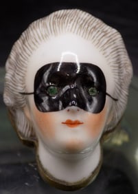 Early lady masquerade pill trinket box snuff