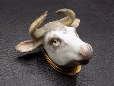 Early bull head pill trinket box or snuff box
