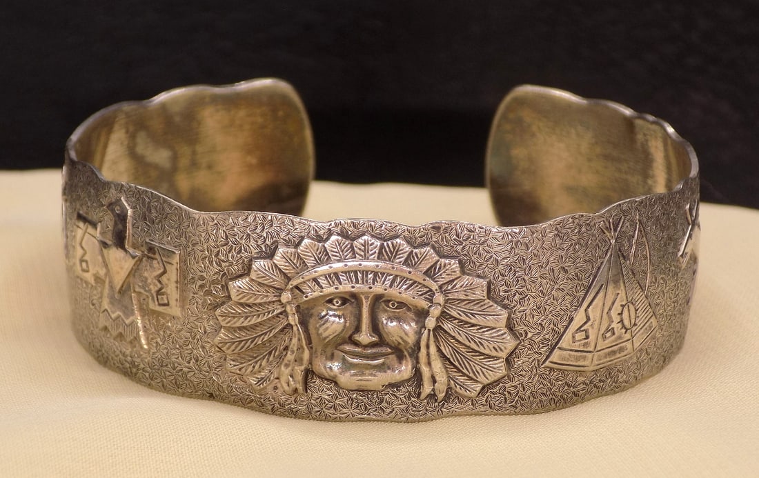 Very nice Native American Indian silver bracelet (1 of 9)