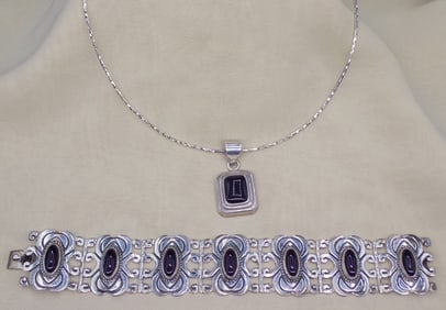 Elegant vintage sterling silver Mexico necklace and bracelet