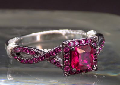 Beautiful 2 cwt ruby sterling silver ring.