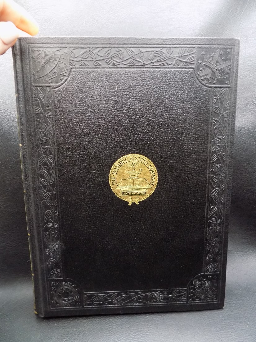 The Masonic History Book 1898 -1906 Volume 7.: The Masonic History Book 1898 -1906 Volume 7. Great quality and detail. In very good original as found condition. Beautiful illustrations. Nicely decorated cover. 11 ½ x 8 ¾ inches x 1 1