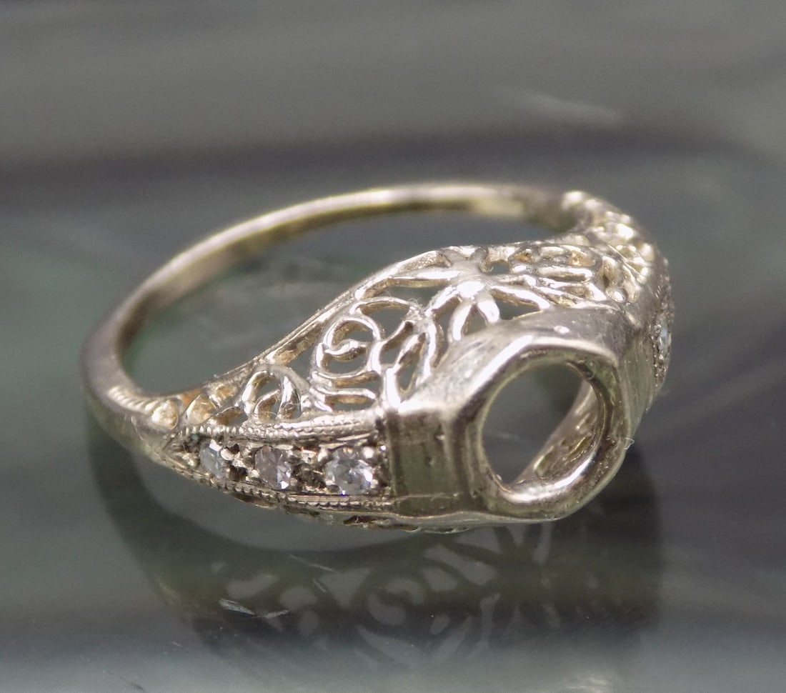 Vintage 14 k gold filigree mounting ring: Vintage 14 k gold filigree mounting ring. Filigree mounting. Not marked but has been tested. Great quality and detail. In very good original as found condition. Size 3 ½