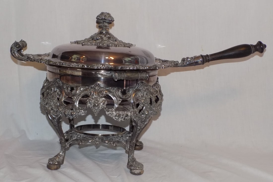 Very ornate vintage International Silver Company food warmer (1 of 12)