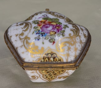 Fabulous antique Meissen hand decorated trinket jewelry box