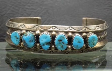 Very nice vintage Native American Indian turquoise and silver bracelet