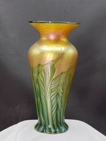 Beautiful vintage signed Lundberg art glass vase