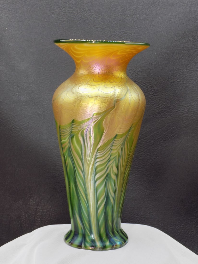 Beautiful vintage signed Lundberg art glass vase (1 of 13)