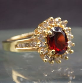 Beautiful 4.12 ct garnets and with 22 diamonds 14k gold ring