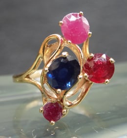 Beautiful 3.61 cwt ruby and sapphire free form 10 gold ring