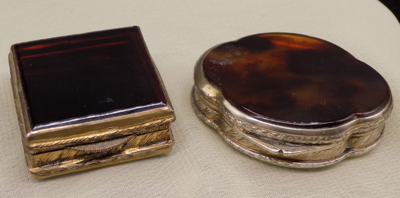 Two vintage trinket jewelry boxes. (1 of 7)