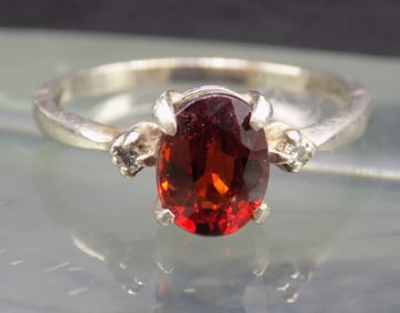 Beautiful garnet and diamond 14k gold ring