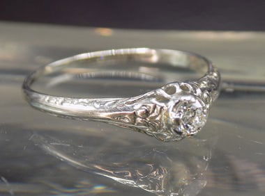 Beautiful Diamond 14k gold filigree ring.