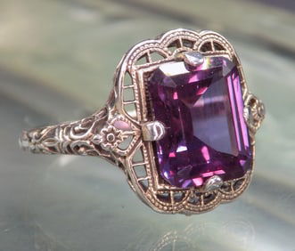 Beautiful 3 ct alexandrite sterling silver ring
