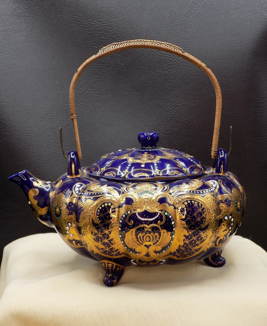 Graceful vintage Oriental highly decorated teapot (1 of 9)