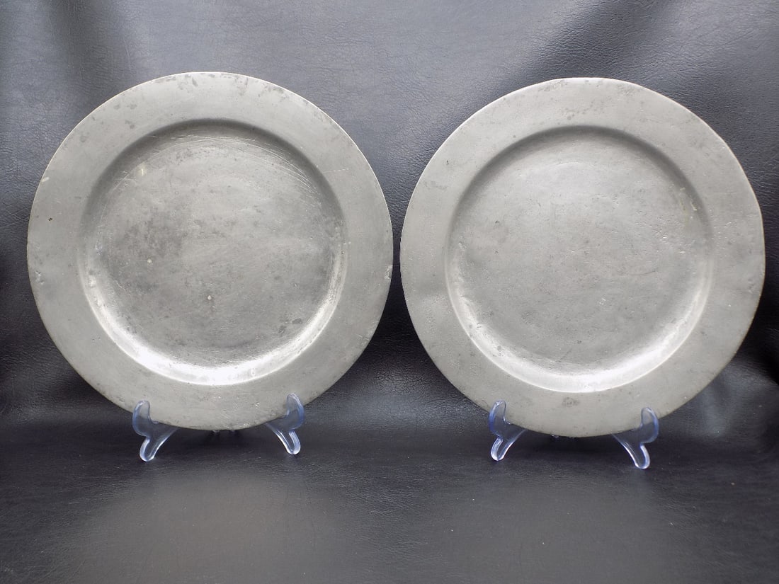 Two very early pewter plates (1 of 7)