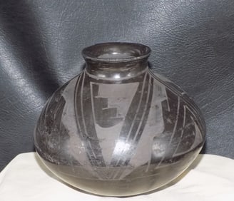 Vintage black on black Mata Ortiz pot