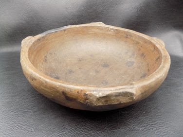 Very early Native American Indian pottery bowl