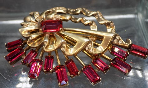 Large original vintage Eisenberg rhinestone broach