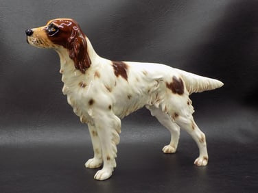 Beautiful vintage porcelain hunting dog