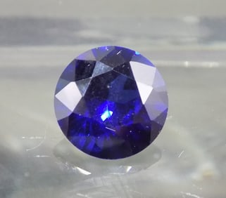 Beautiful 5 ct blue sapphire gemstone