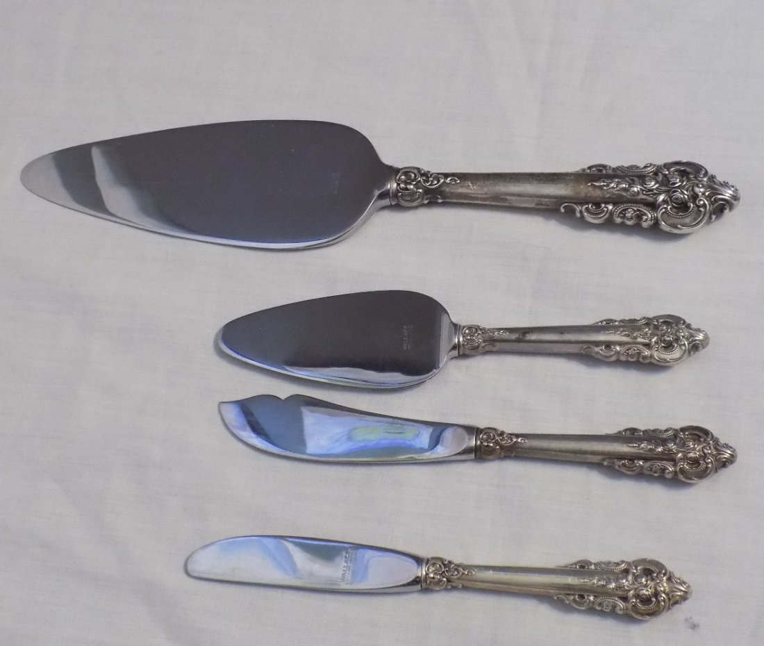 Grand Baroque Wallace sterling silver serving knives (1 of 2)