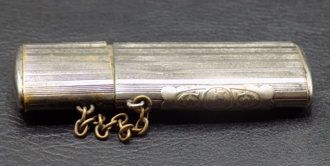 Vintage Flamidor 1930s Art Deco lighter: Vintage Flamidor 1930s Art Deco lighter. Marked as shown in photo. In very good original as found condition. 2 ½ inches tall x 1 inch wide
