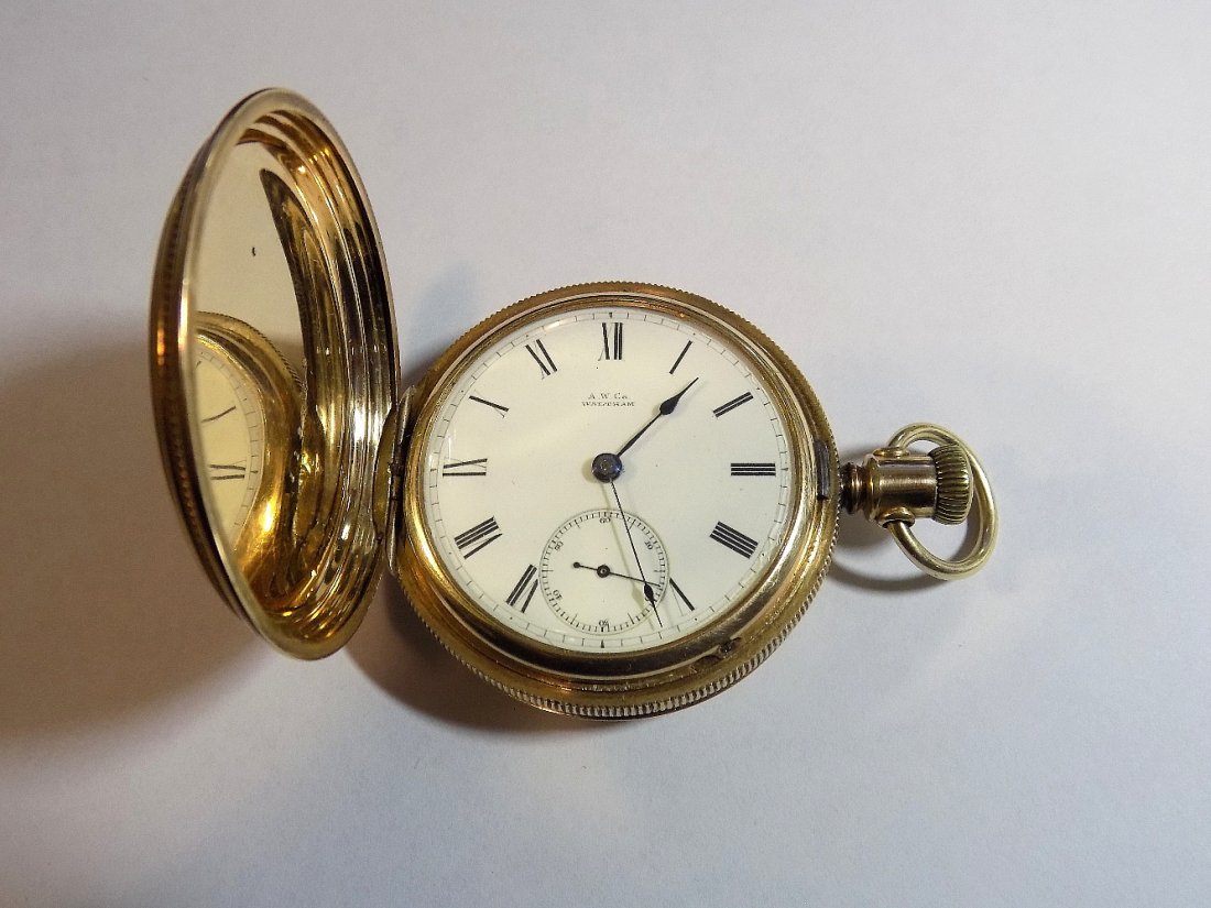 1877 Waltham hunting case pocket watch gold filled case: 1877 Waltham hunting case pocket watch gold filled case. Running. . In very good original as found condition. Porcelain dial. 2 inches across.