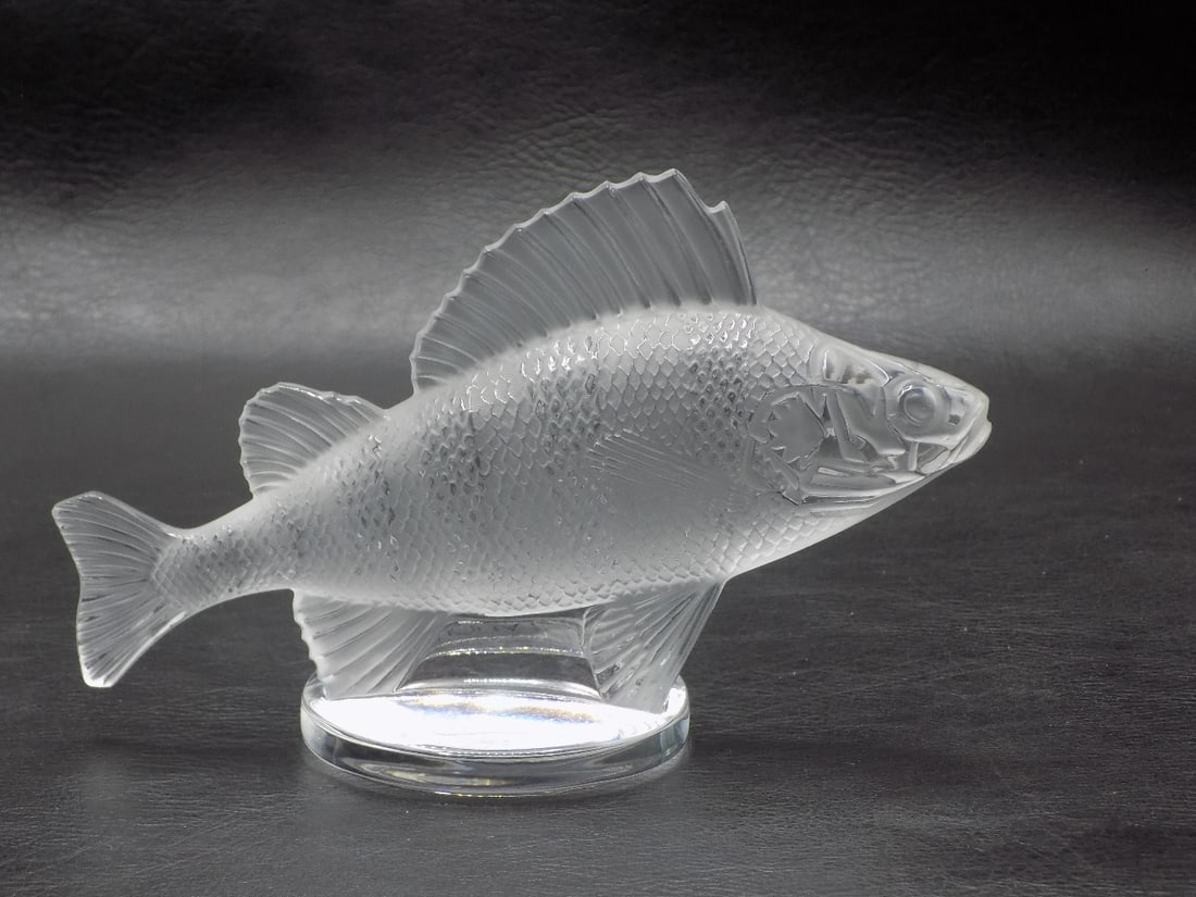 Vintage signed Lalique art glass fish: Vintage signed Lalique art glass fish. Etched signature and label as shown in photo. Great quality and detail. In very good original as found condition. 6 1/4 long x 3 3/4 inches tall