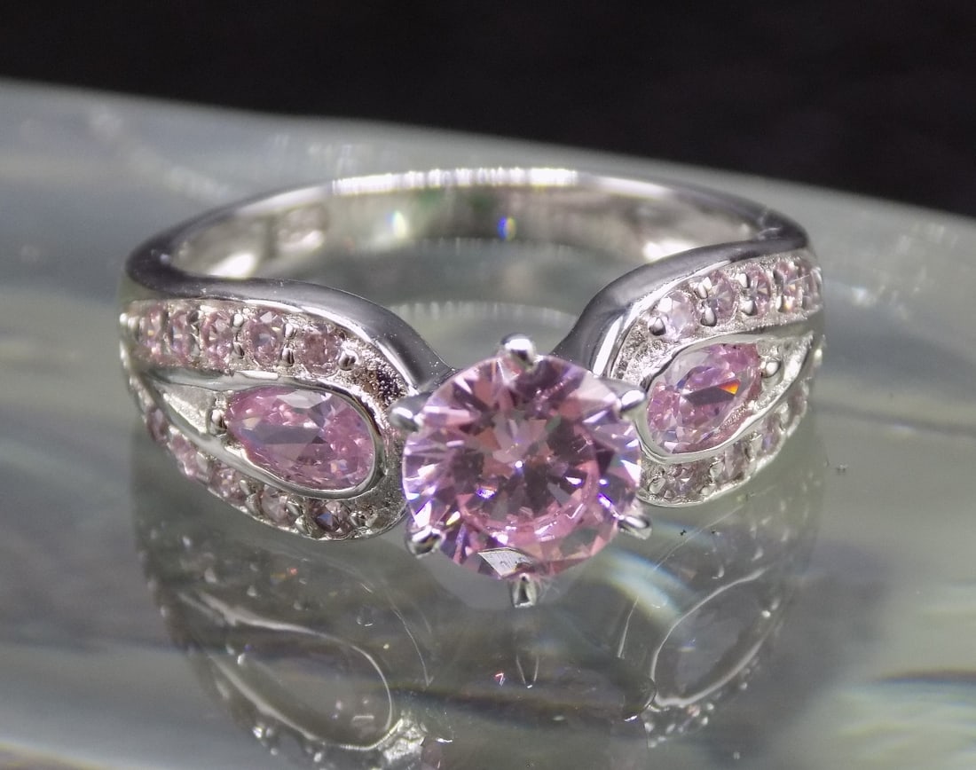 Beautiful 2 cwt pink sapphire and white topaz sterling silver ring: Beautiful 2 cwt pink sapphire and white topaz sterling silver ring. size 7