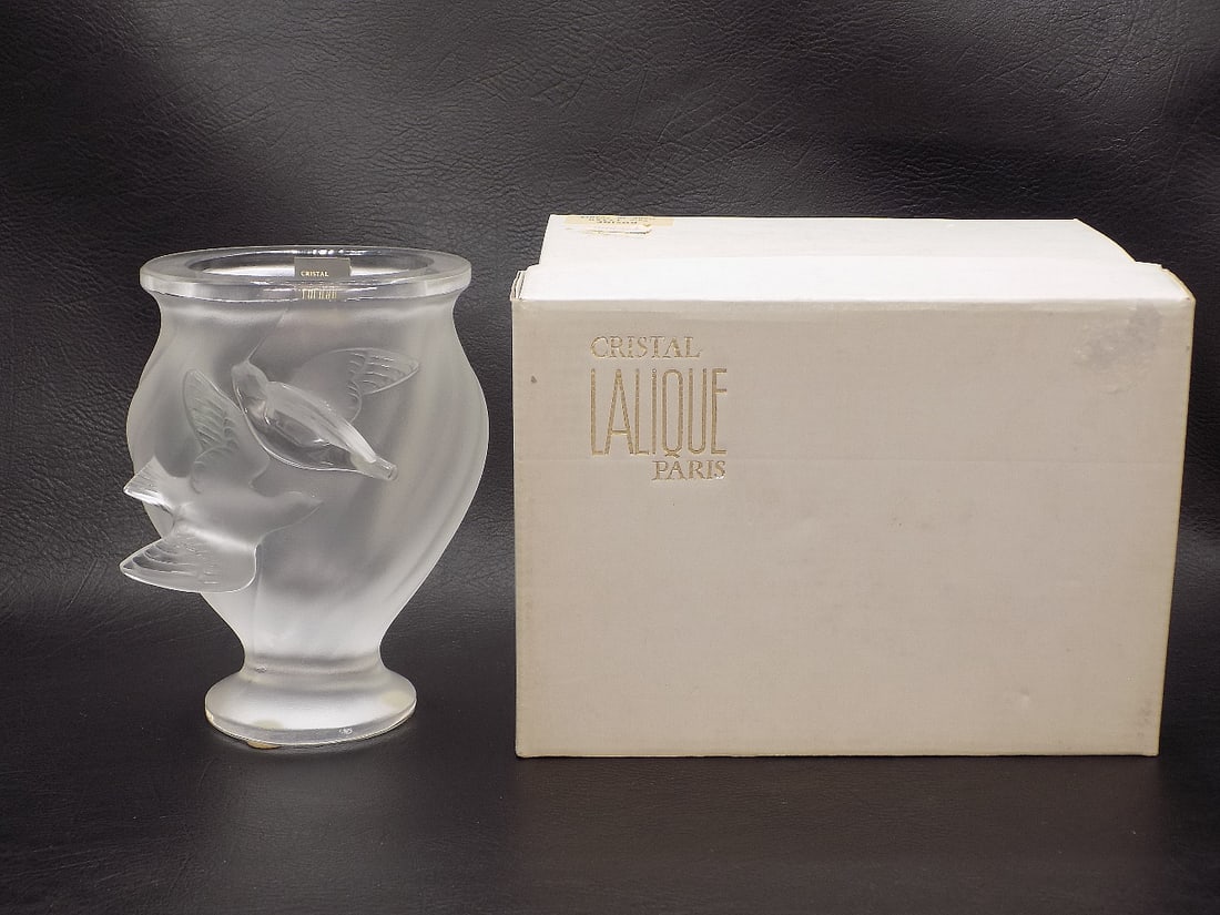 Nice vintage signed R Lalique Rosine art glass vase with birds: Nice vintage signed R Lalique Rosine art glass vase with birds. Has original box. Signed and label as shown in photo. Great quality and detail. In very good original as found condition. 5 1/8 inches t