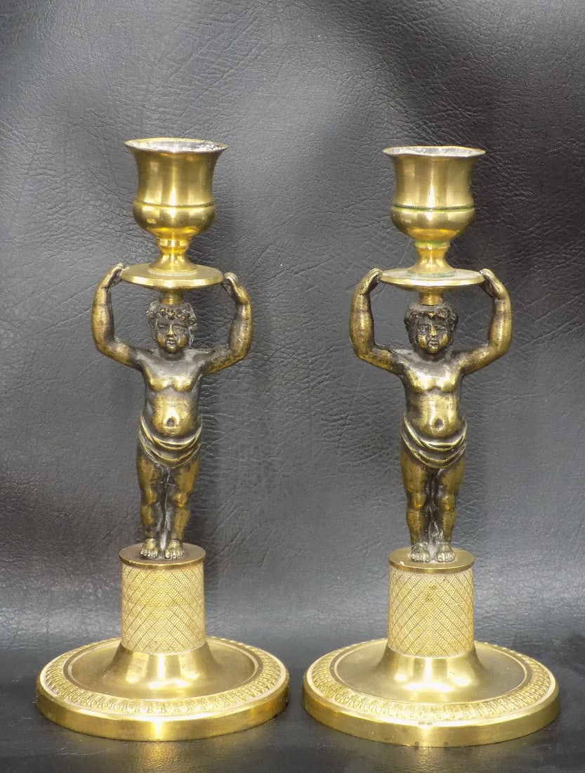 Marvelous pair of antique figural candlesticks with cupids: Marvelous pair of antique figural candlesticks with cupids. Great quality and detail. Combination of brass and bronze. In very good original as found condition. 7 1/8 inches tall x 3 wide at base