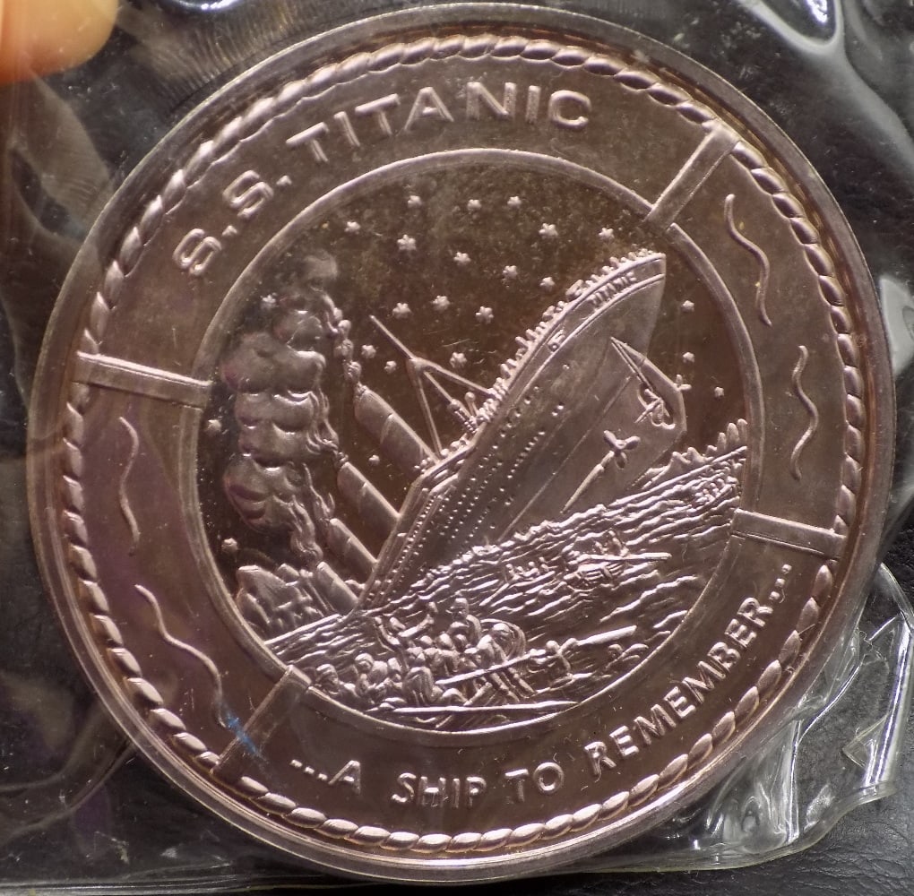 One pound .999 fine silver S.S. Titanic round. Proof: One pound .999 fine silver S.S. Titanic round. Proof. Great quality and detail. Please see the photos