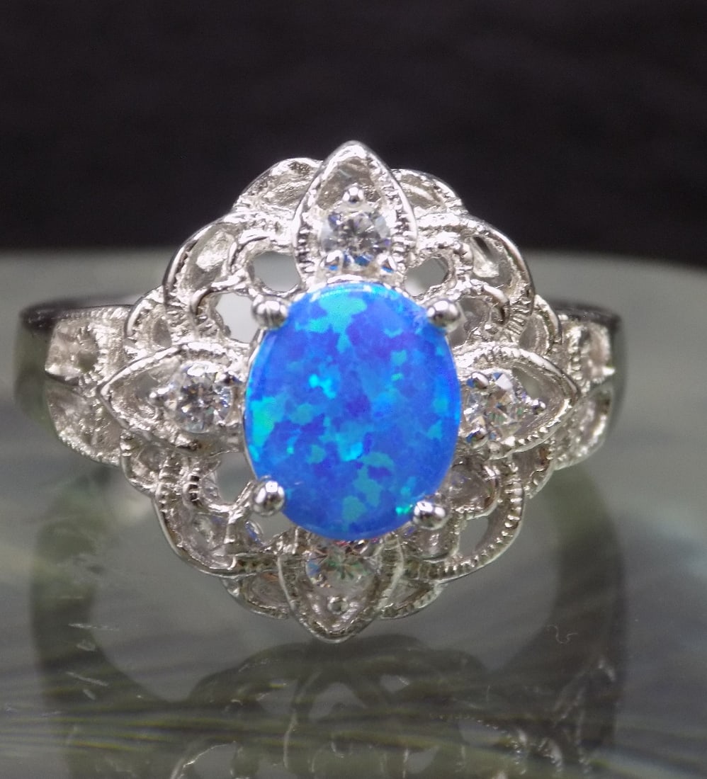 Beautiful 1.5 cwt Australian opal and whiter topaz sterling silver ring: Beautiful 1.5 cwt Australian opal and whiter topaz sterling silver ring. size 7