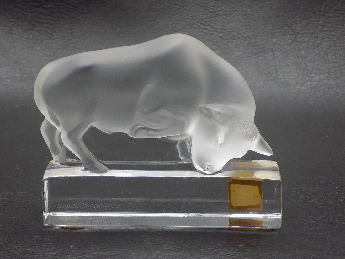 Handsome signed Lalique Long Horn art glass bull: Handsome signed Lalique Long Horn art glass bull. Signed on base and paper label as shown in photo. Great quality and detail. In very good original as found condition. Padded on base for protection. 3