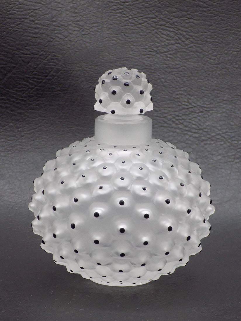 Wonderful signed R Lalique frosted cactus art glass perfume bottle: Wonderful signed R Lalique frosted cactus art glass perfume bottle. Marked on bottom as shown in photo. Great quality and detail. In very good original as found condition. 3 7/8 inches tall x 3 3/8 in