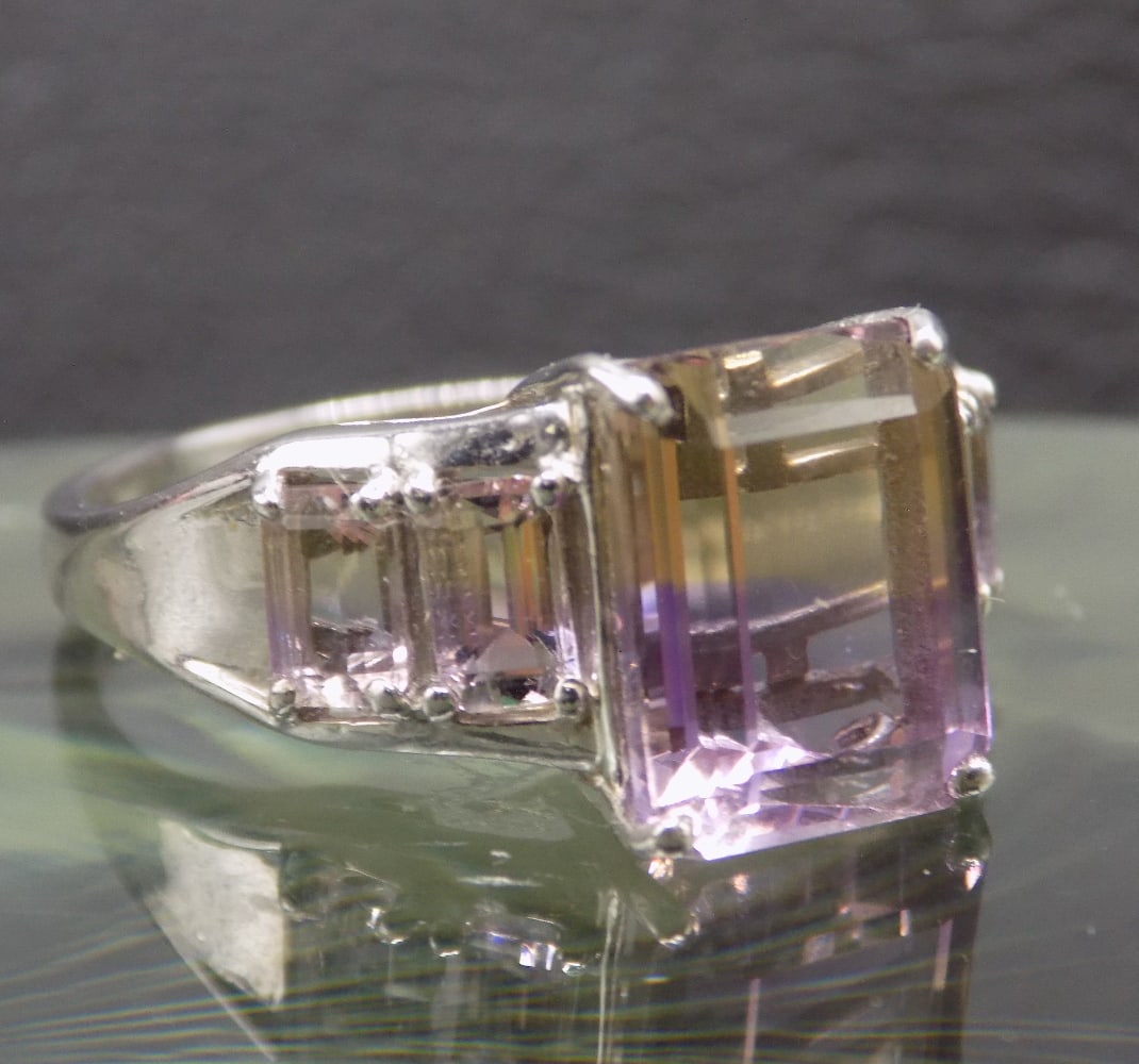 Beautiful 2 1/2 ct. ametrine sterling silver ring: Beautiful 2 1/2 ct. ametrine sterling silver ring. size 9