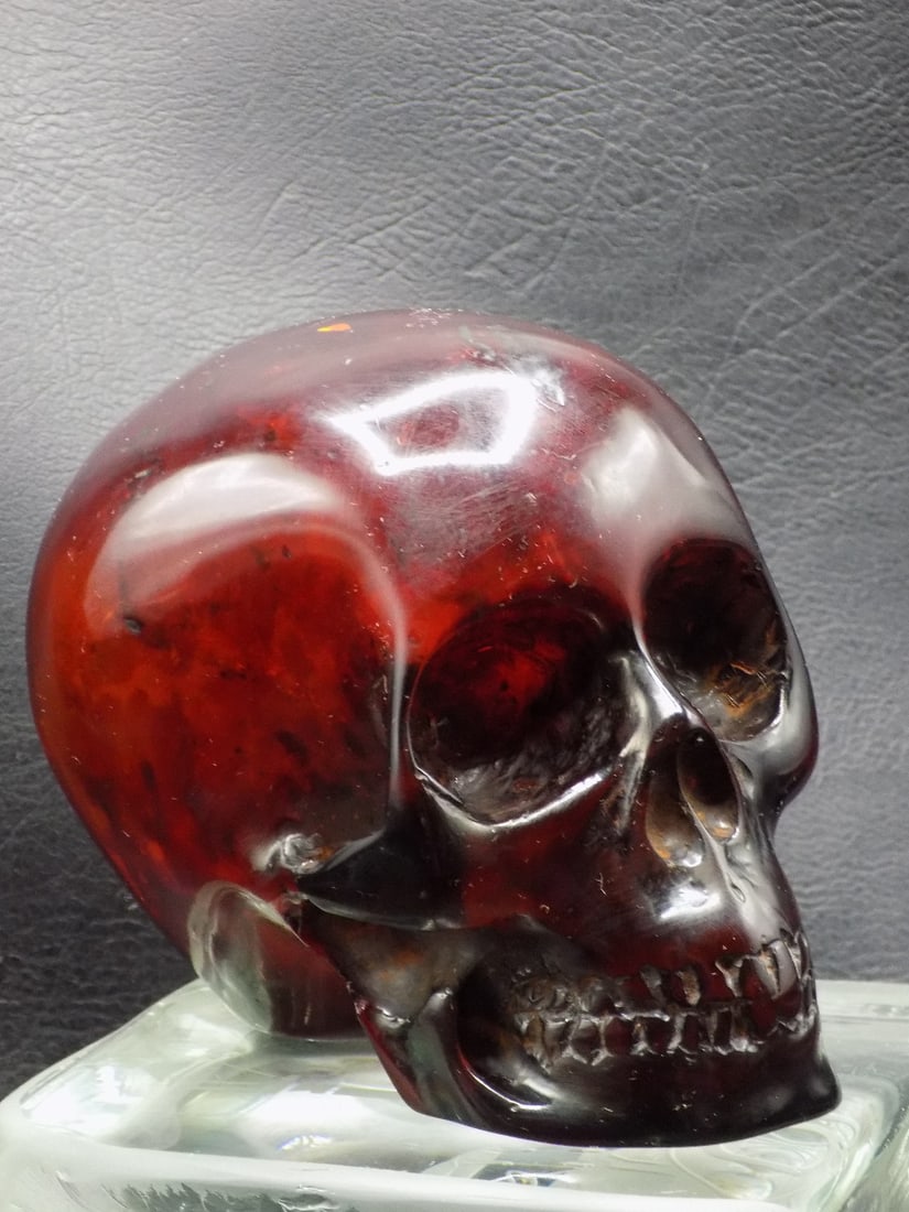 Vintage 1930s carved Bakelite skull End of the Day Sculpture: Vintage 1930s carved Bakelite skull End of the Day Sculpture in red. Great quality and detail. In very good original as found condition. White lines are camera flash reflection. 4 inches tall x 4 &fra