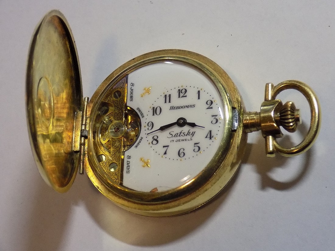 Vintage Hebdomas 17 jewel gold fill hunting case pocket: Vintage Hebdomas 17 jewel gold fill hunting case pocket watch. Running at time of listing. Great quality and detail. Please see photos. 1 ½ inches wide