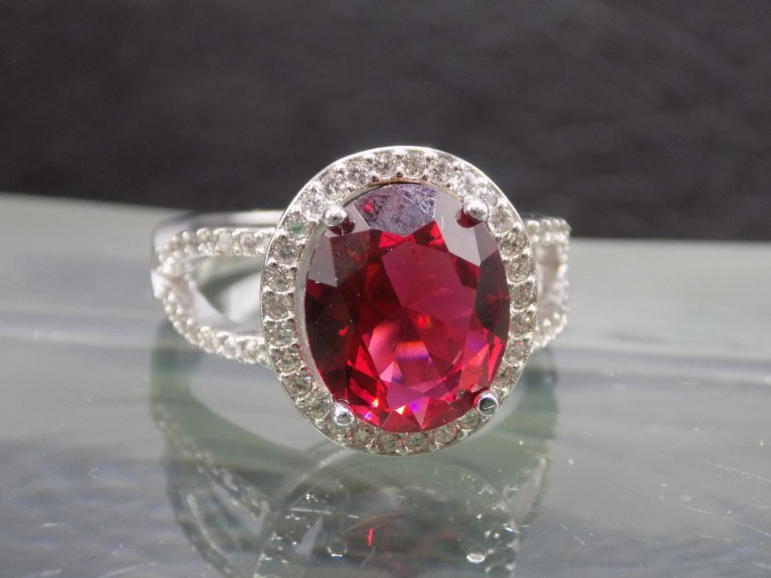 Beautiful 5 cwt ruby and topaz sterling silver ring: Beautiful 5 cwt ruby and topaz sterling silver ring. Size 7 lab 8created