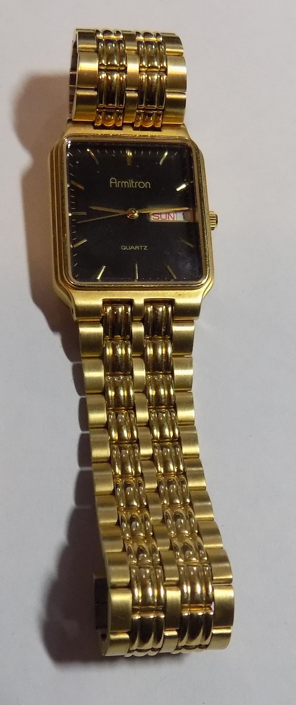 Nice looking Armitron Chronograph wristwatch: Nice looking Armitron Chronograph wristwatch. Could not get back removed. In very nice condition. Probably takes a battery and do not know if it works. 7½ inch long opened. Dial 7/8 x 1 inch lo