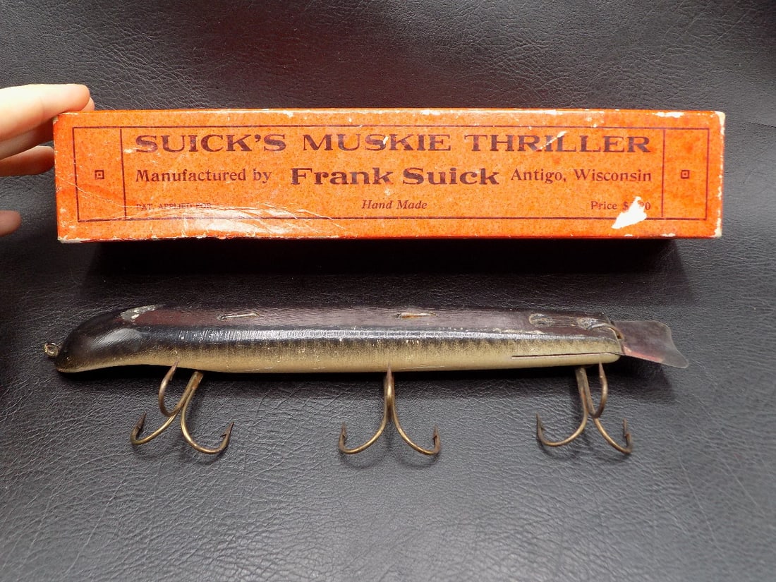 Vintage Suicks Muskie Thriller Fishing Lure in original box: Vintage Suicks Muskie Thriller Fishing Lure in original box. Hand made by Frank Suick Antigo Wisconsin. Please see photos for condition. Box is 10 ¼ x 2 inches wide
