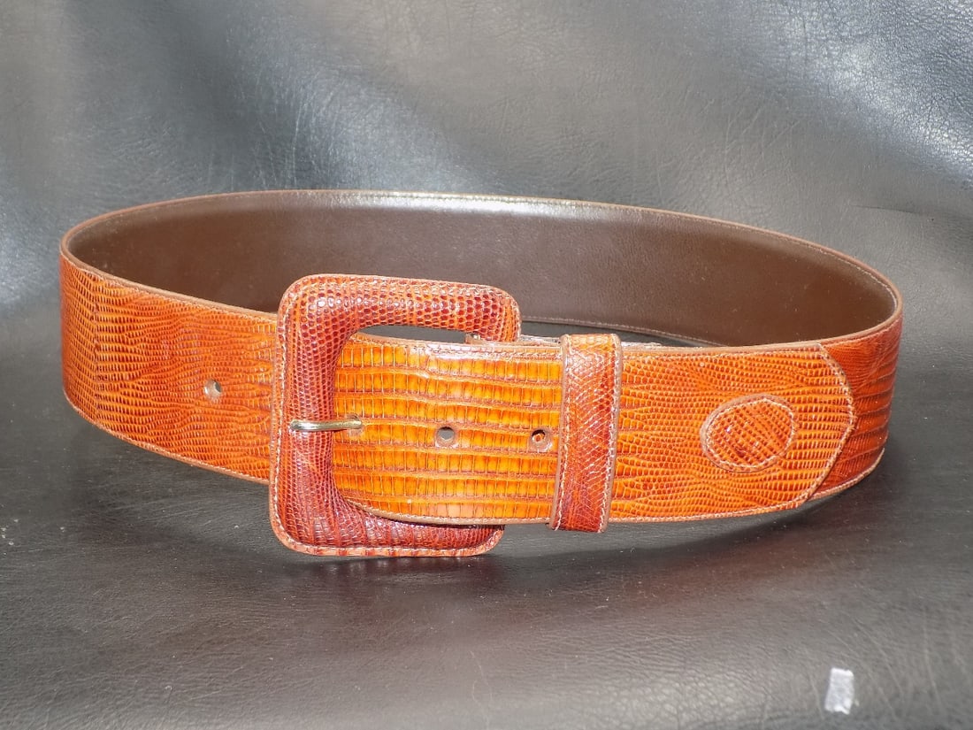 Splendid vintage Gucci Belt.: Splendid vintage Gucci Belt. Marked as shown in photos. Beautiful design. Great quality and detail. Like new condition. Measures 38 inches long