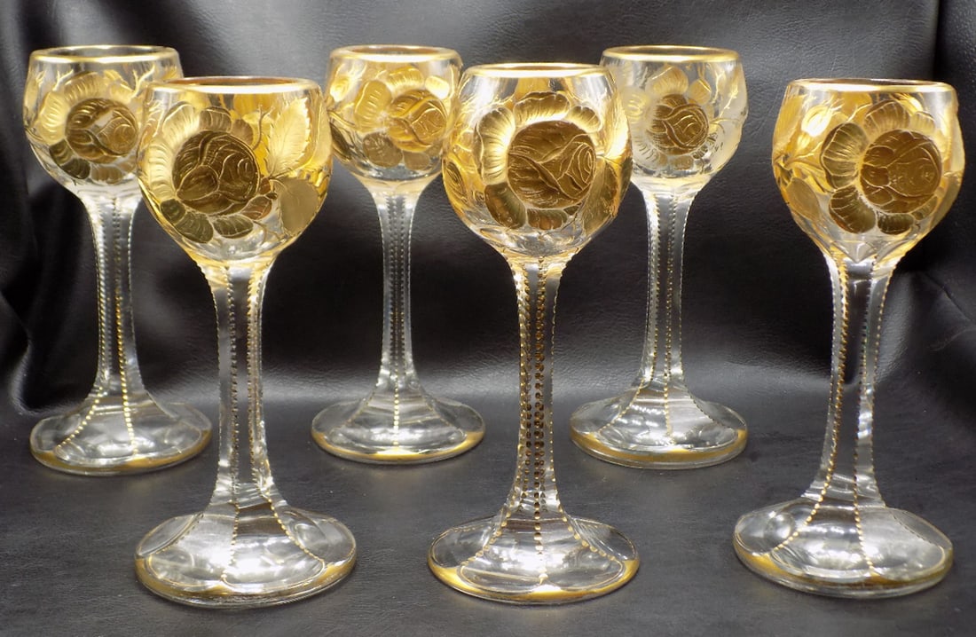 6 vintage nicely Intaglio cut gold decorate Moser wine glasses: 6 vintage nicely Intaglio cut gold decorate Moser wine glasses. Beautiful colors. Intaglio cut and gold decorated flowers. Great quality and detail. 8 ½ inches tall