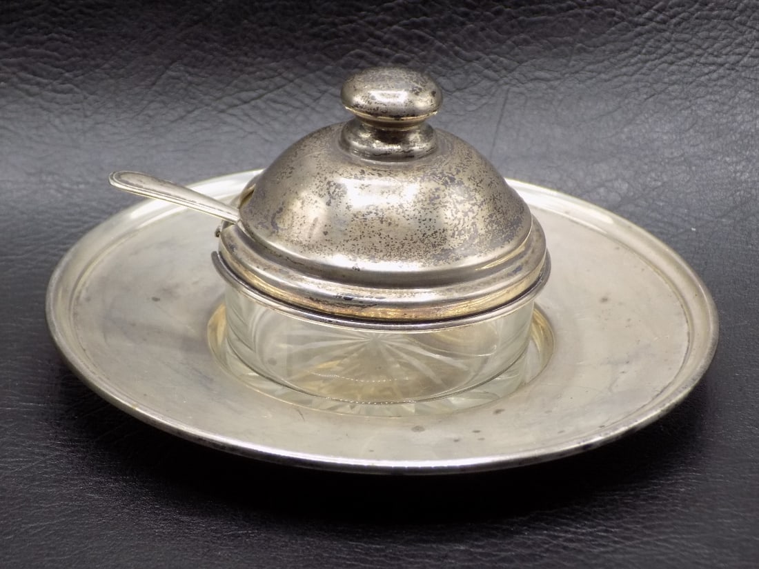 Lunt Sterling salt dip spoon and under plate: Lunt Sterling salt dip spoon and under plate. Marked as shown. Great quality and detail. Needs polished. Under plate is 4 3/4 jinches wide