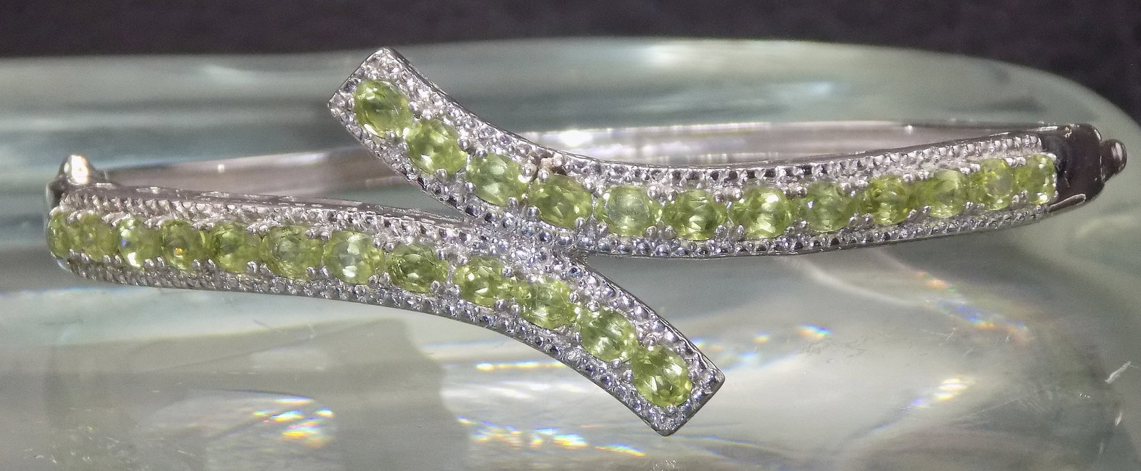 Beautiful 5 ct peridot sterling bracelet: Beautiful 5 ct peridot sterling bracelet. 6 ¾ inch circumference