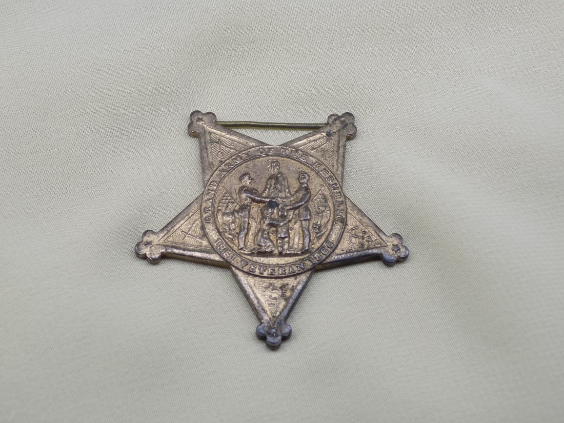 Antique Civil War 1861 to 1866 GAR medal (1 of 6)
