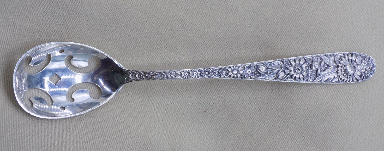 Vintage Kirk and Son Repousse sterling silver olive serving spoon (1 of 7)